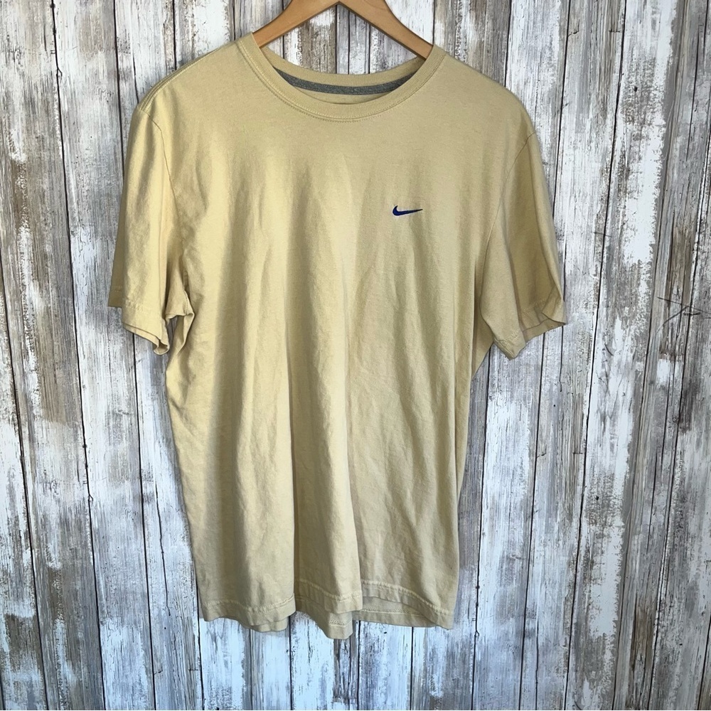 Nike Loose Fit Muted Yellow Athletic Men’s Tee Large